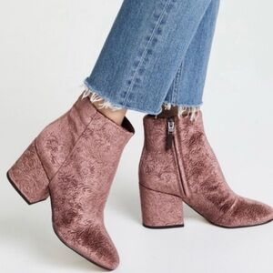 Sam Edelman Pink Mauve Velvet Ankle Boots Size 6